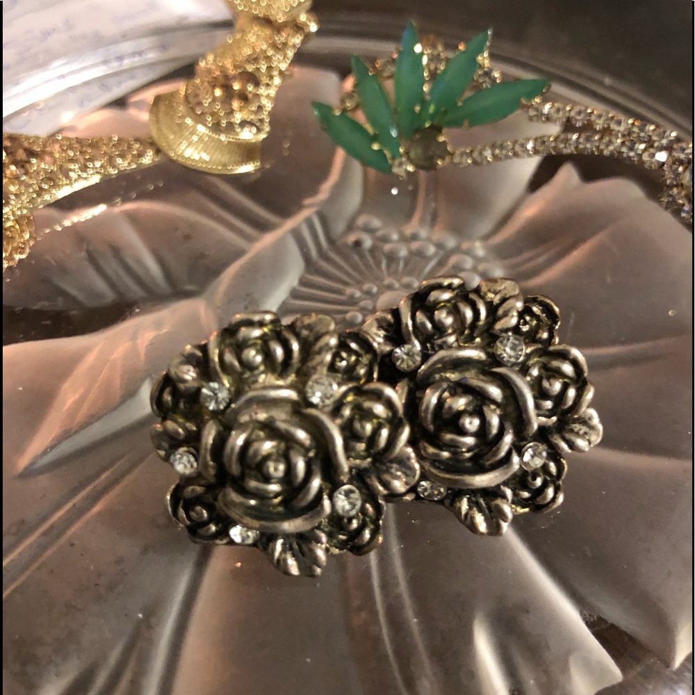 🖤🤍🖤Gorgeous Silver Open Rose Studs, w/Cubic Z🌼 - Picture 6 of 8